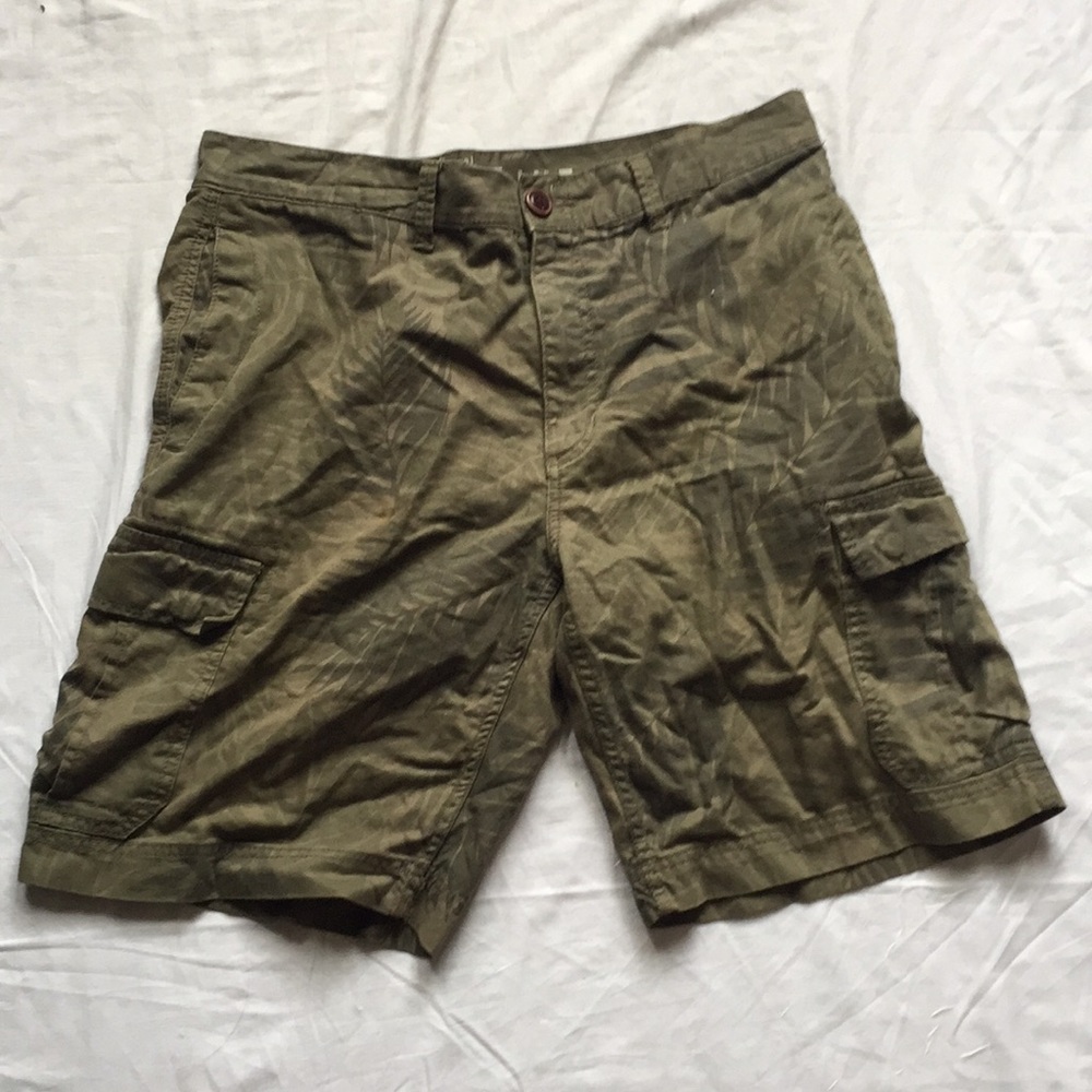 Gasoline Green Leaf Short Cargos